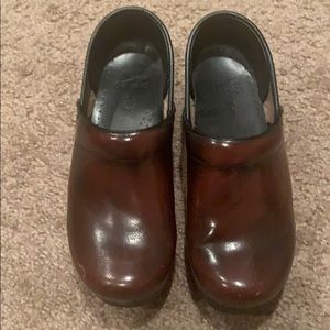 GUC Cordovan Brown Professional Dansko 38 women